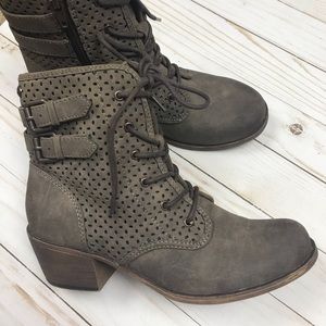 Roxy Lace up/zip Bootie size 7